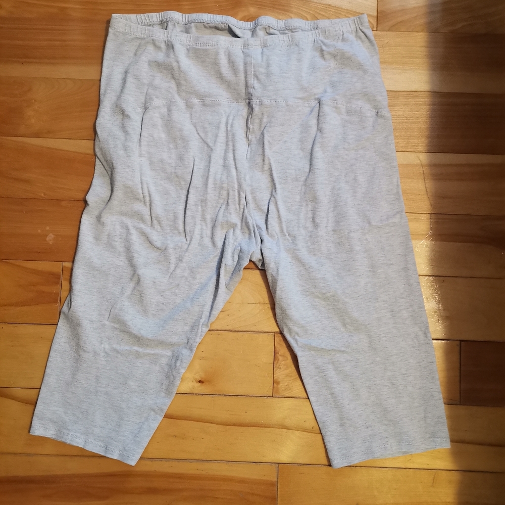 H&M maternity capri size M